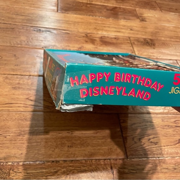 Vintage Disneyland Puzzle - COMPLETE! - Picture 9 of 10